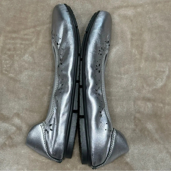 Vionic Geneva Ballet Flat Soft Metallic Silver Perforated Leather Sz 7.5 - Picture 6 of 13